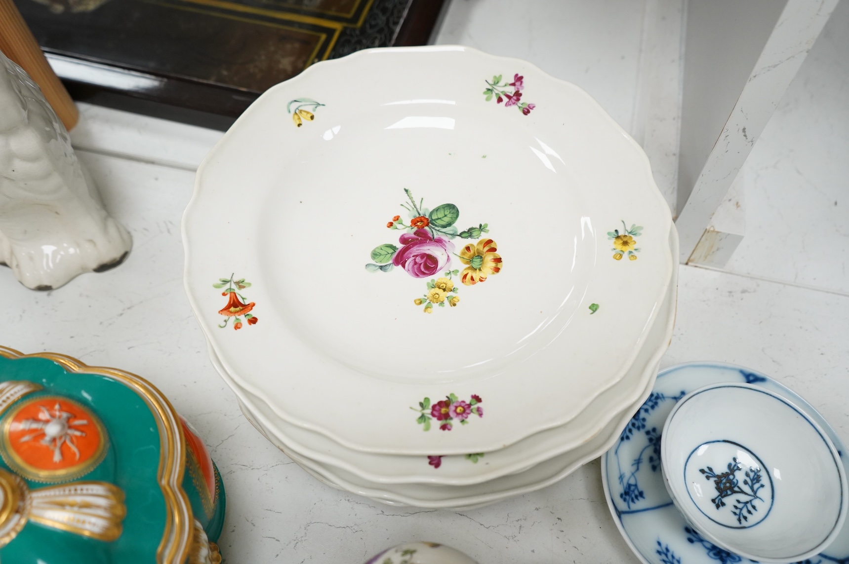 A group of 18th/19th century Continental porcelain, including six 18th century Vienna porcelain plates, a Meissen onion pattern dish, a pair of mid-18th century Meissen teacups and saucers, two tea bowls and saucers and